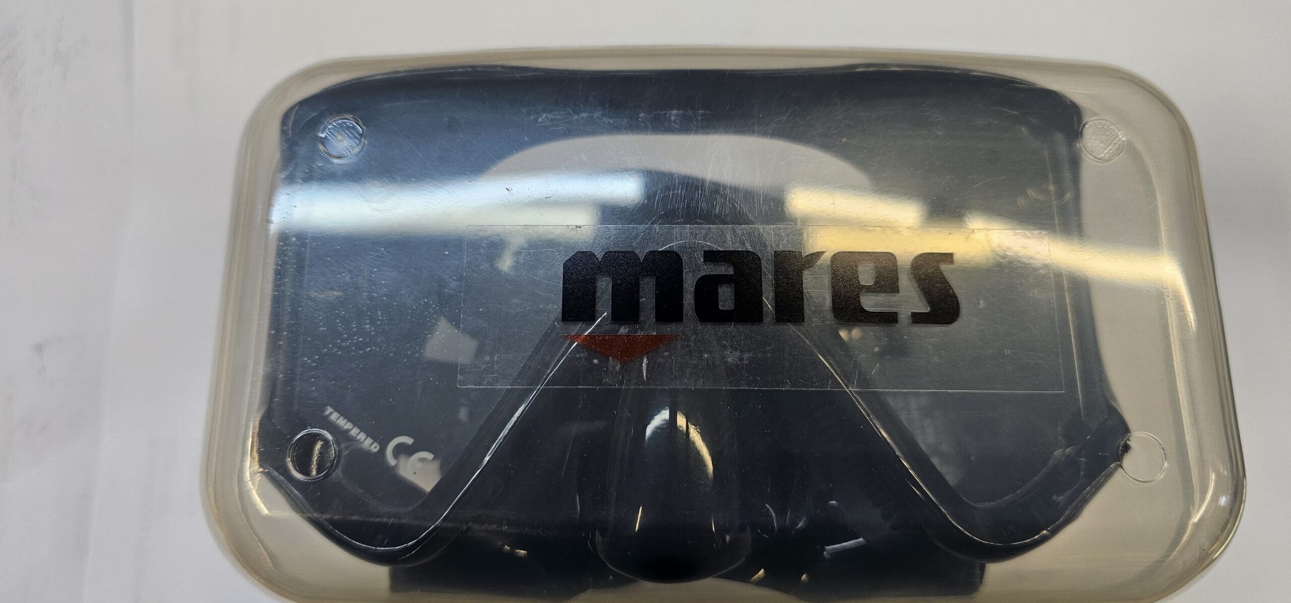 20250120_153320 Mares i3 mask Black in box front view